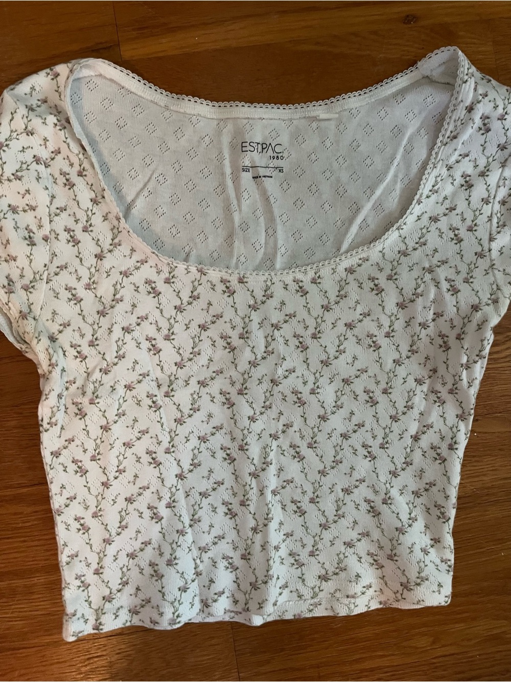 PacSun White Floral Scoop Neck Crop Top